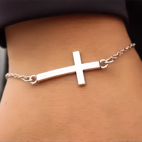 Jewelry - ⚜️[𝟯/$𝟭𝟴]⚜️Big Cross Silver Simple Bracelet NEW